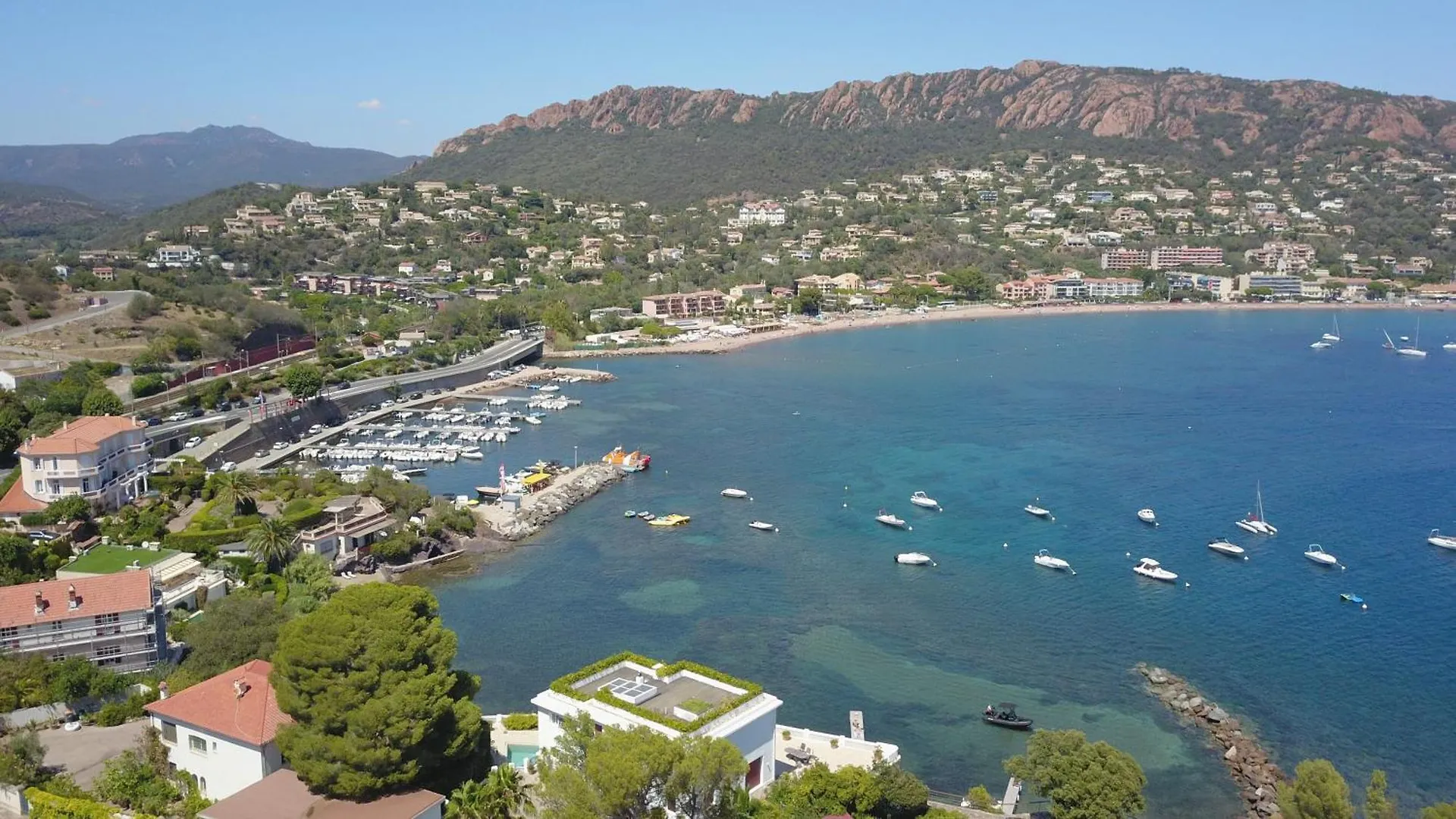 Charmante Villa Provencale Pieds Dans L'Eau Avec Piscine Et Plage Privee Saint-Raphael  Saint-Raphael (Var)